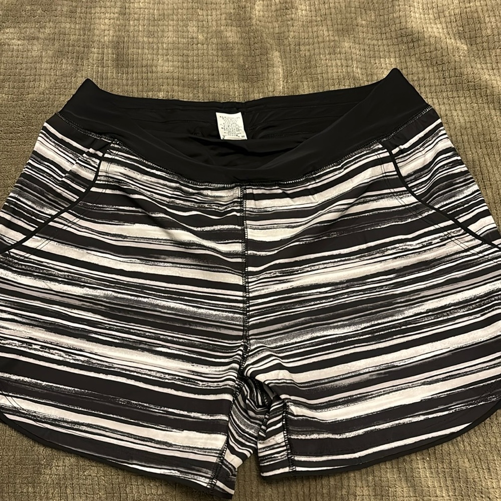 Land’s End 5 inch quick dry board shorts size 14
